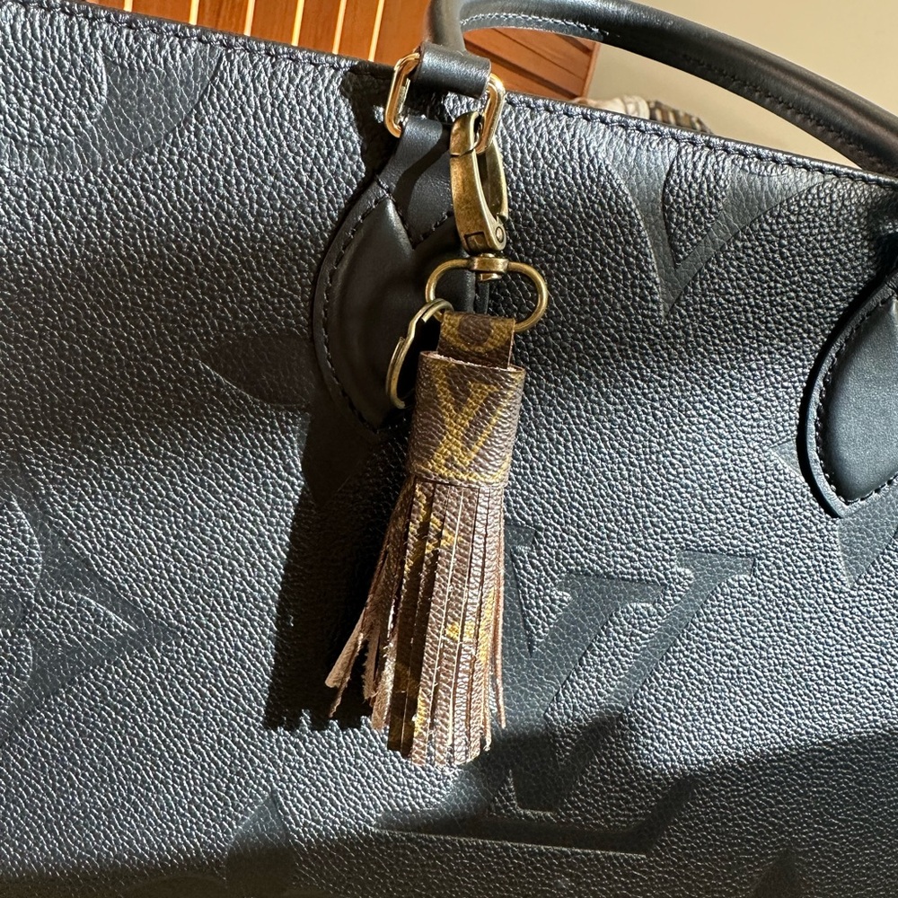 Handmade repurposed keychain - Picture 5 of 5